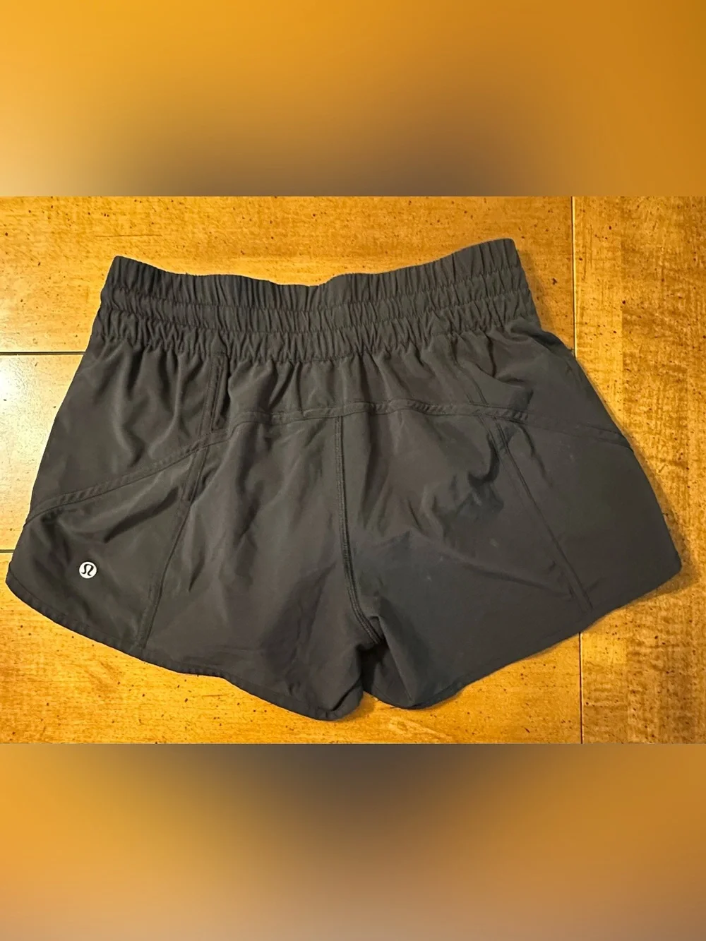 Women’s Lululemon Black Tracker Mid Rise Shorts size 6 with Liner 4 inch length